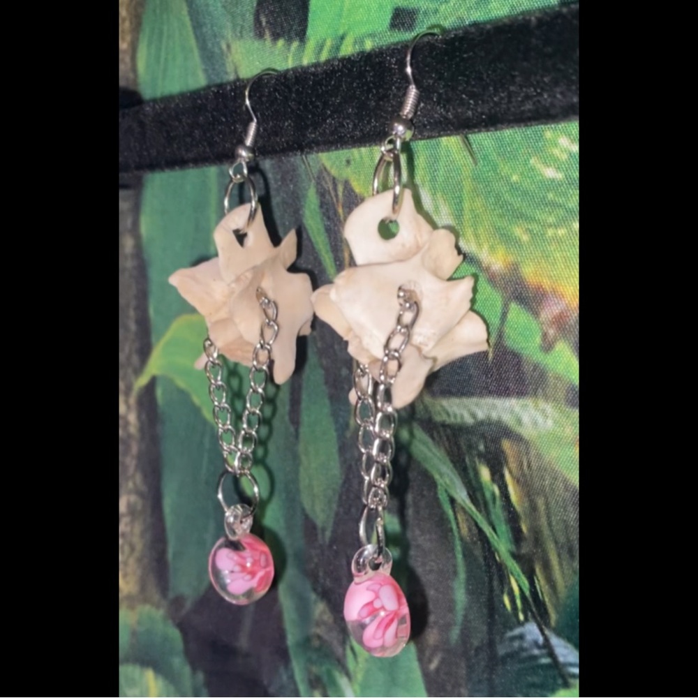 Real Possum Vertebrae Glass Flower 🌸 Charm Earrings - Picture 13 of 17